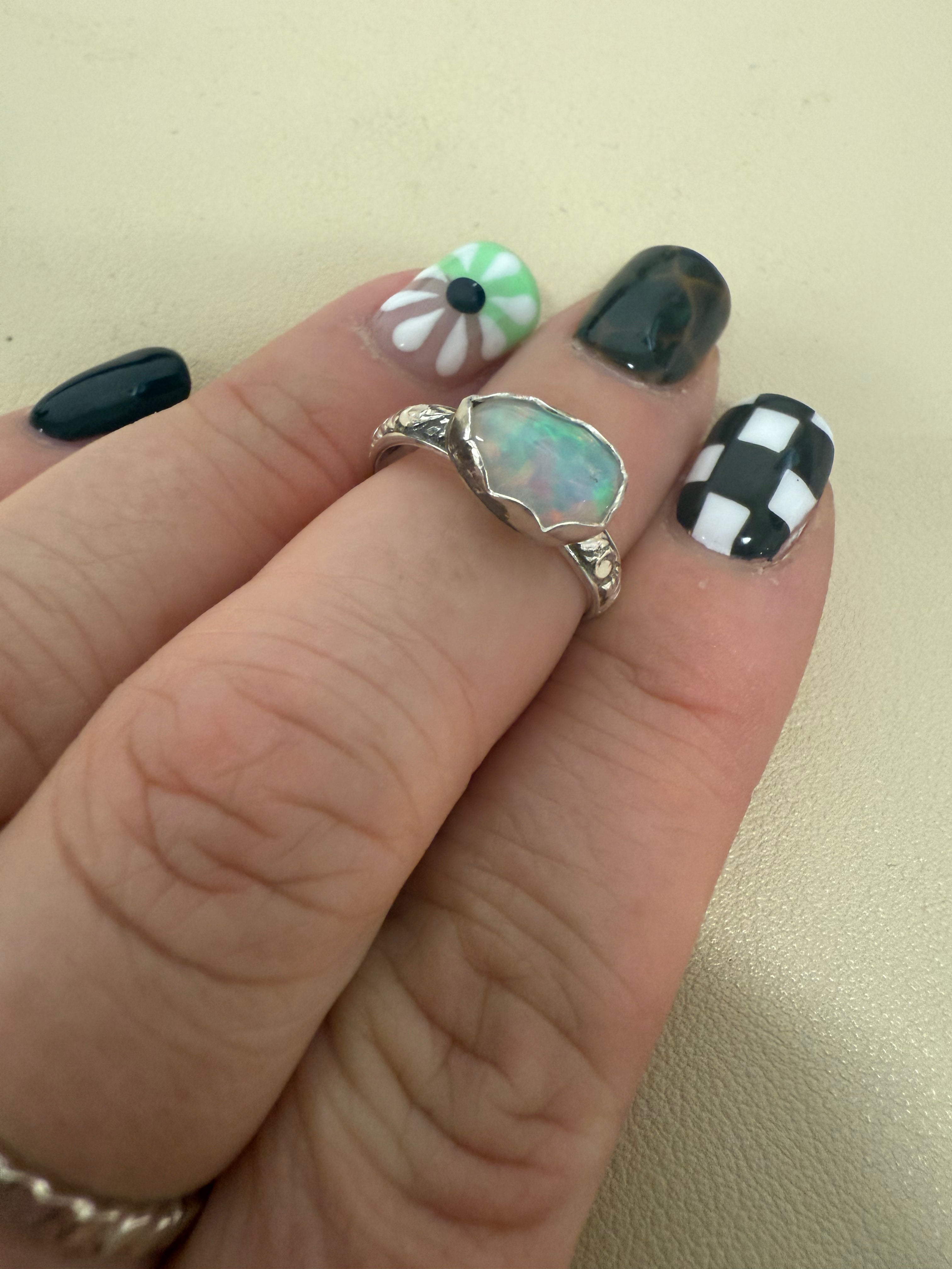 Opal size 7